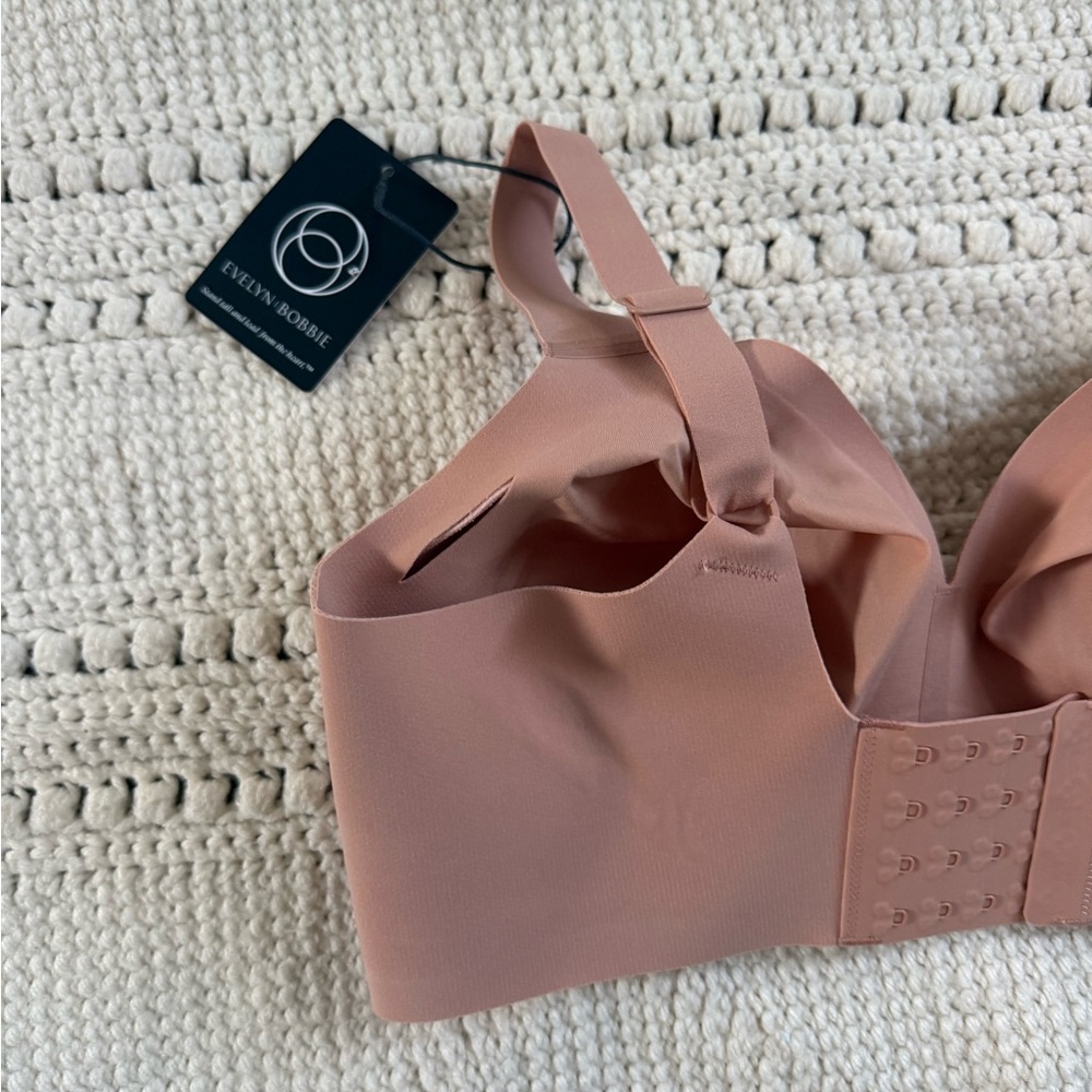 Evelyn & Bobbie Starlette Plunge Bra Wireless Padded Seamless Support NWT Size M - Picture 5 of 15